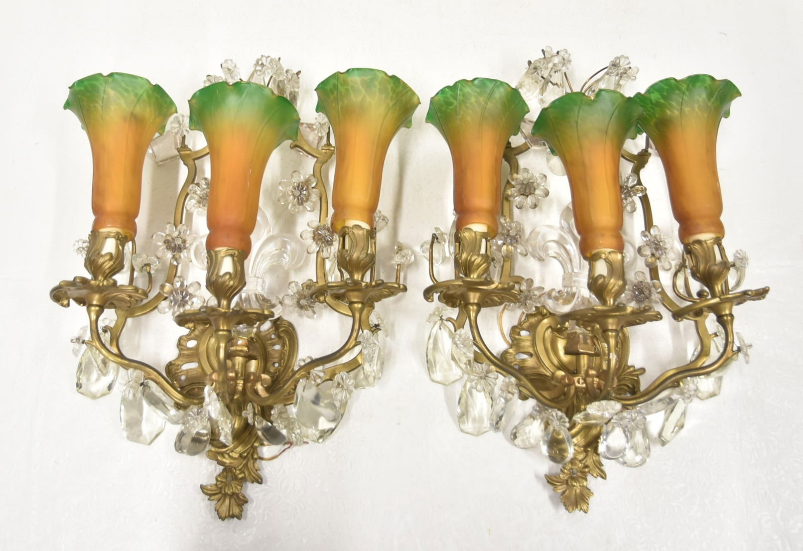 (Pr) LXV BRONZE & CRYSTAL FLEUR DE LIS SCONCES: PAIR FRENCH LXV STYLE BRONZE SCONCES WITH FLEUR DE LIS CRYSTAL & (6) CONTEMPORARY ART GLASS SHADES (ONE HAS CHIP) - 13" x 6" x 18"