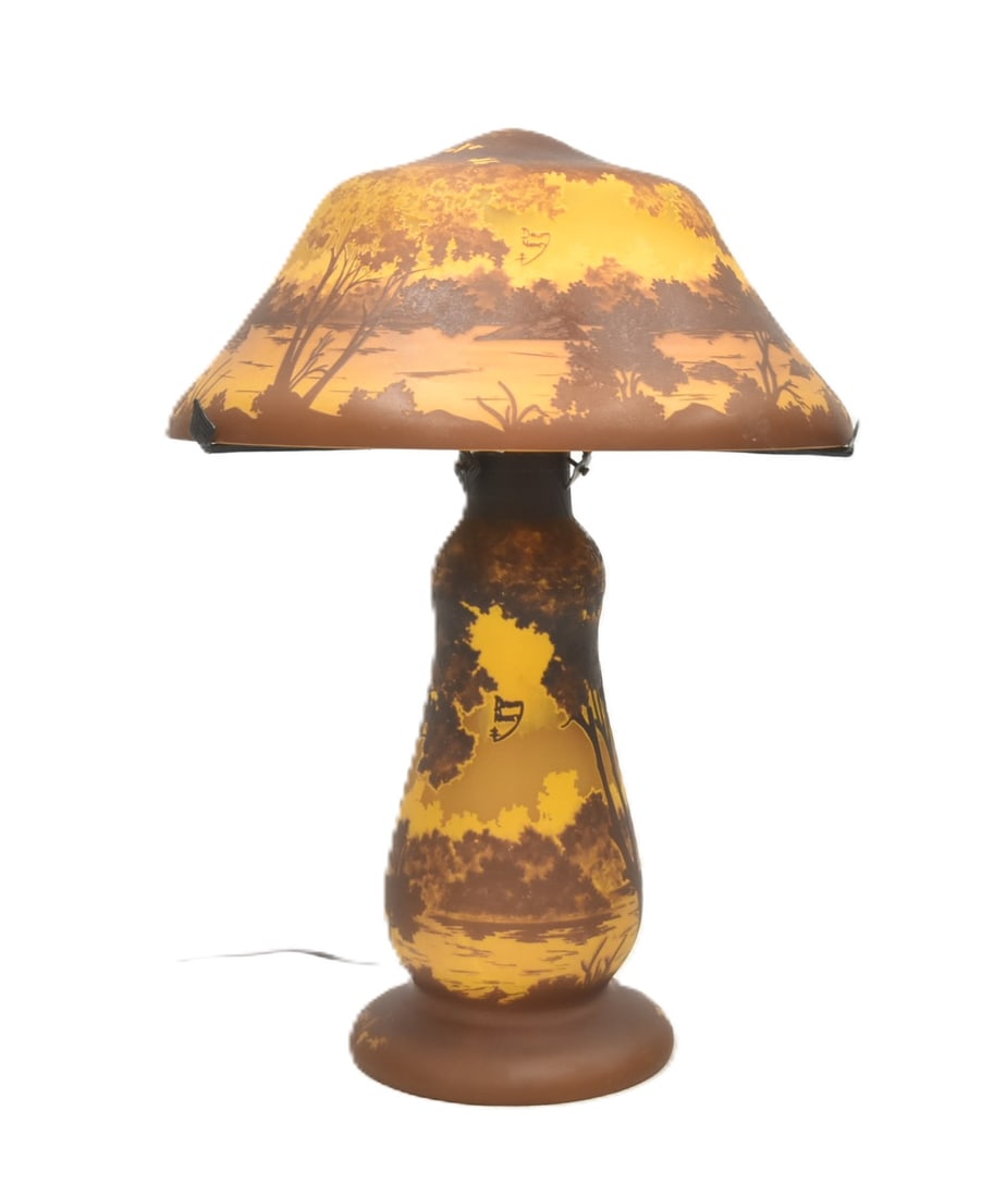 DAUM NANCY STYLE CAMEO ART GLASS TABLE LAMP (1 of 9)