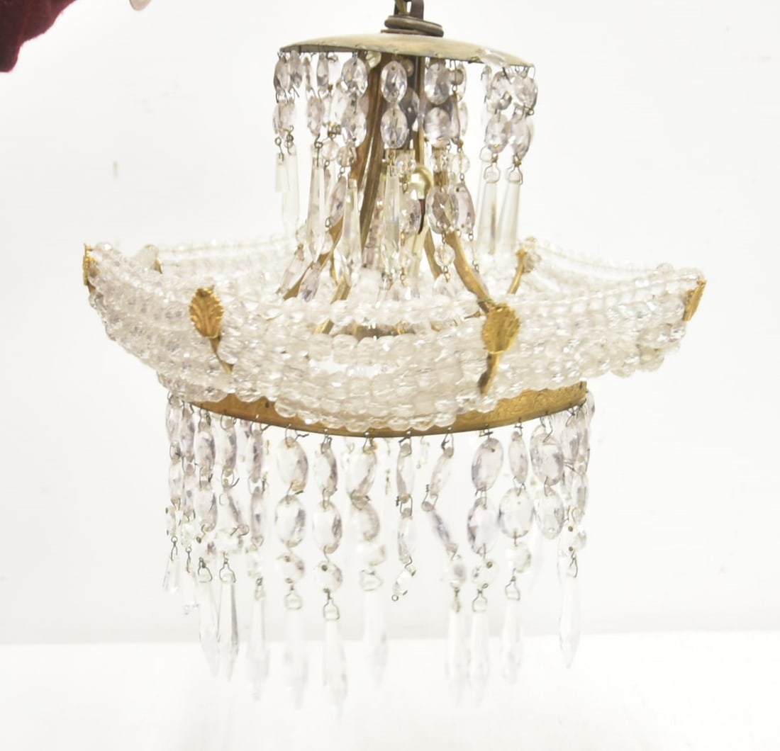 CASCADING CRYSTAL HALLWAY FIXTURE: CASCADING CRYSTAL HALLWAY LIGHTING FIXTURE - 11" x 8"