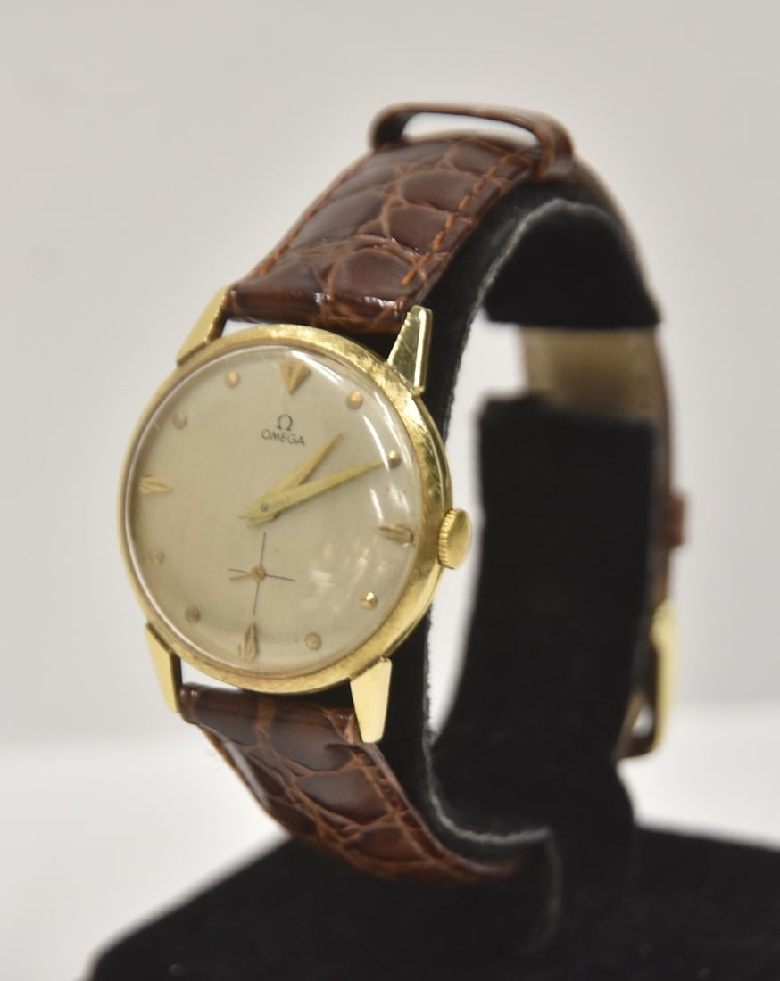 VINTAGE 14kt GOLD OMEGA WRISTWATCH (1 of 13)