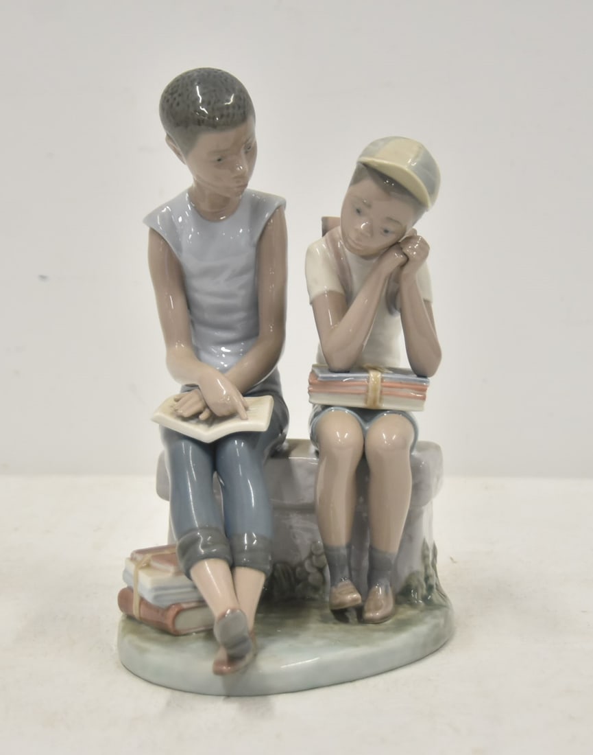 LLADRO "SCHOOL CHUMS" BLACK LEGACY FIGURINE (1 of 13)