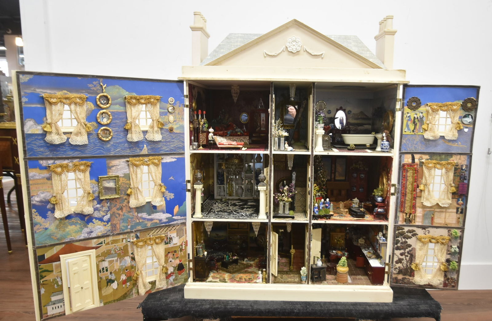 LARGE ORNATE 9-ROOM ASIAN DOLLHOUSE (1 of 19)