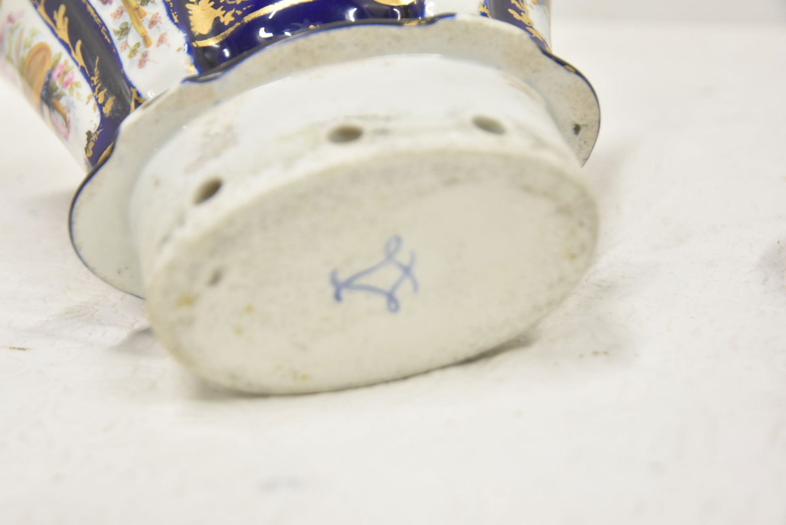 FRENCH 18thC SEVRES SOFT PASTE CACHE POTS - 8