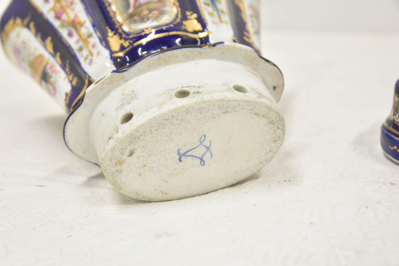 FRENCH 18thC SEVRES SOFT PASTE CACHE POTS - 9