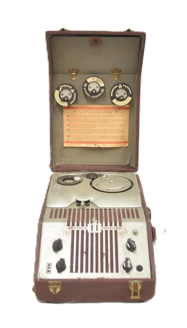 WEBSTER CHICAGO MODEL 80 WIRE RECORDER: VINTAGE WEBSTER CHICAGO MODEL 80 WIRE RECORDER SUITCASE , CIRCA 1947 17" x 8" x 12" (MISSING POWER CORD)
