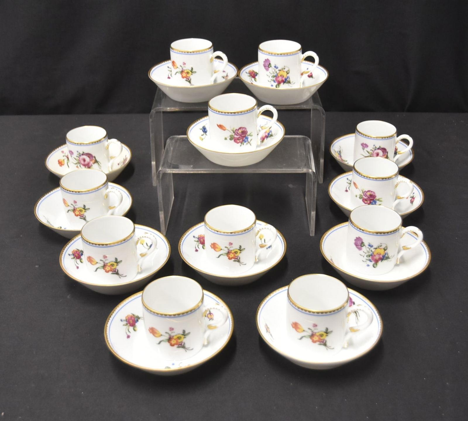 DECOR A LA REINE LIMOGES CHOCOLATE CUPS & SAUCERS (1 of 7)