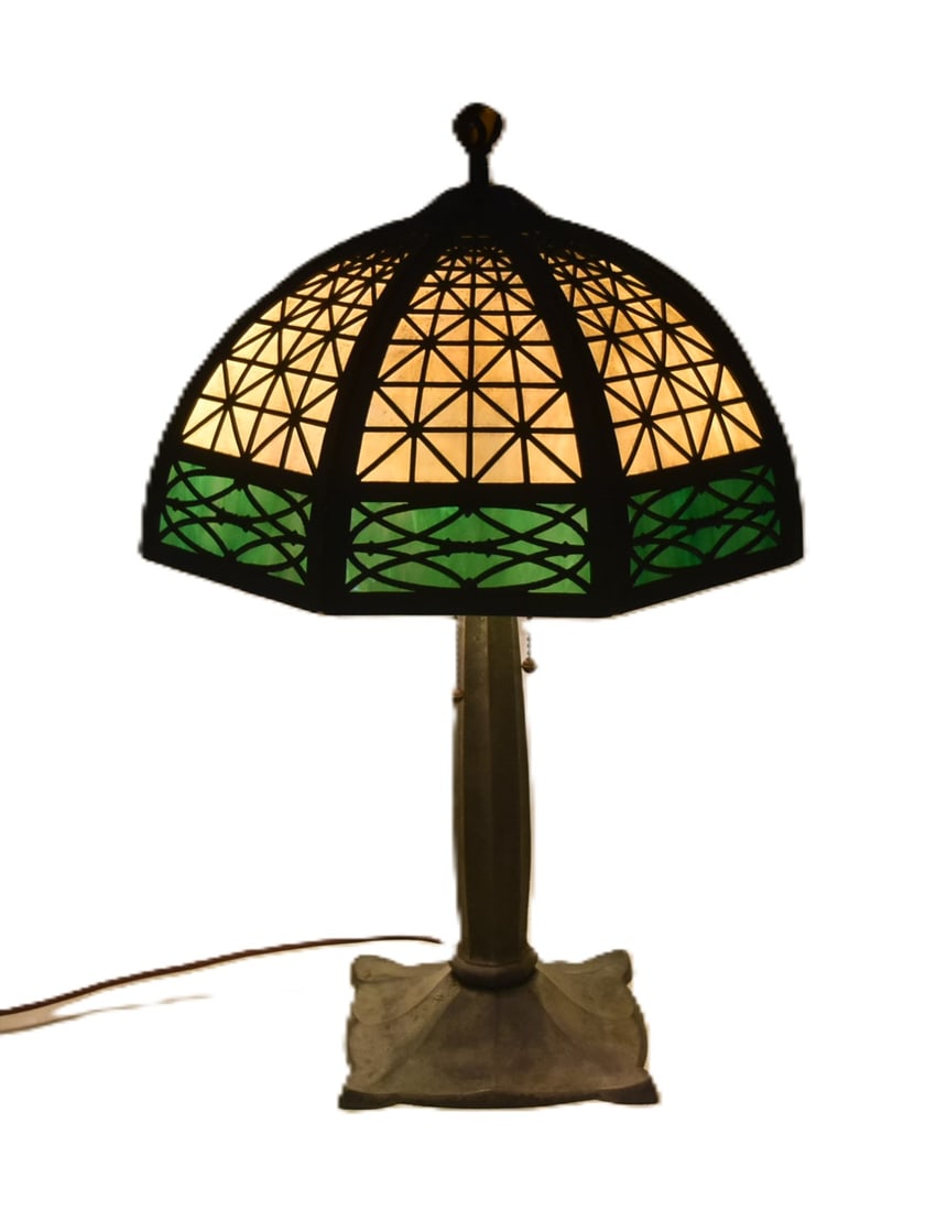 BRADLEY & HUBBARD SLAG GLASS TABLE LAMP (1 of 15)
