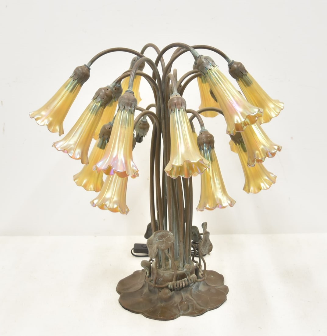 TIFFANY STYLE 18-LIGHT LILY LAMP (1 of 8)