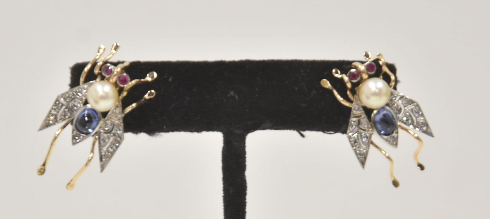 (Pr) 14kt SAPPHIRE , DIAMOND & RUBY BEE EARRINGS: PAIR 14kt GOLD MULTI GEMSTONE BEE FORM EARRINGS WITH DIAMONDS , SAPPHIRE & RUBIES - 7.5grams