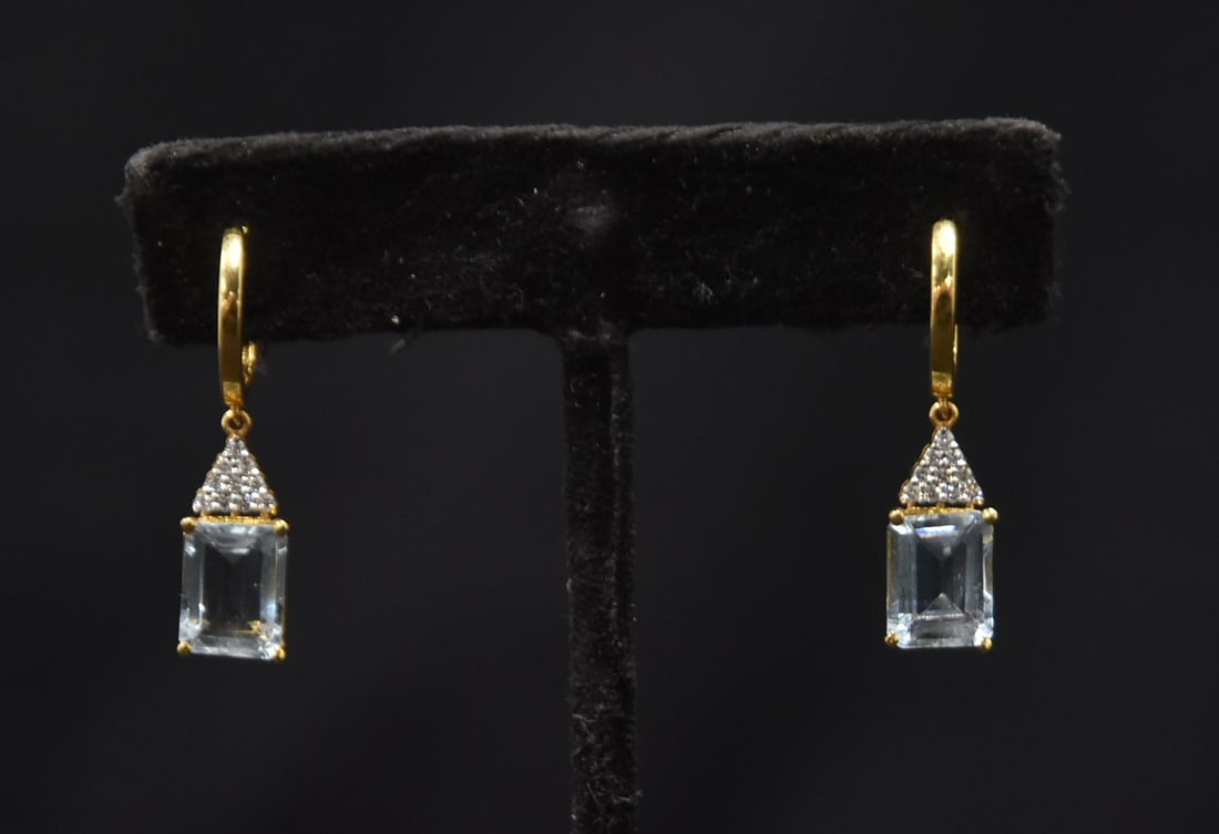 (Pr) 18kt AQUA MARINE & DIAMOND EARRINGS: PAIR 18kt AQUA MARINE & DIAMOND EARRINGS - 5.2grams