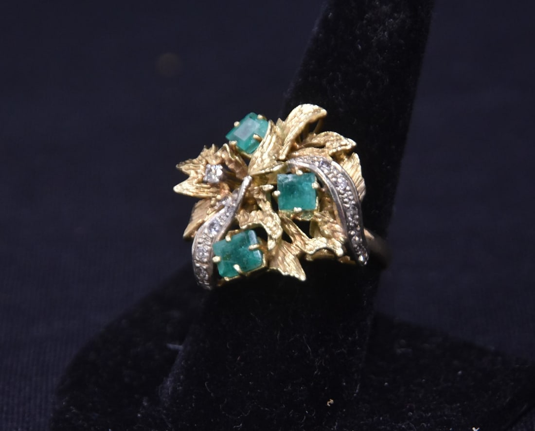 14kt EMERALD & DIAMOND CLUSTER RING (1 of 8)