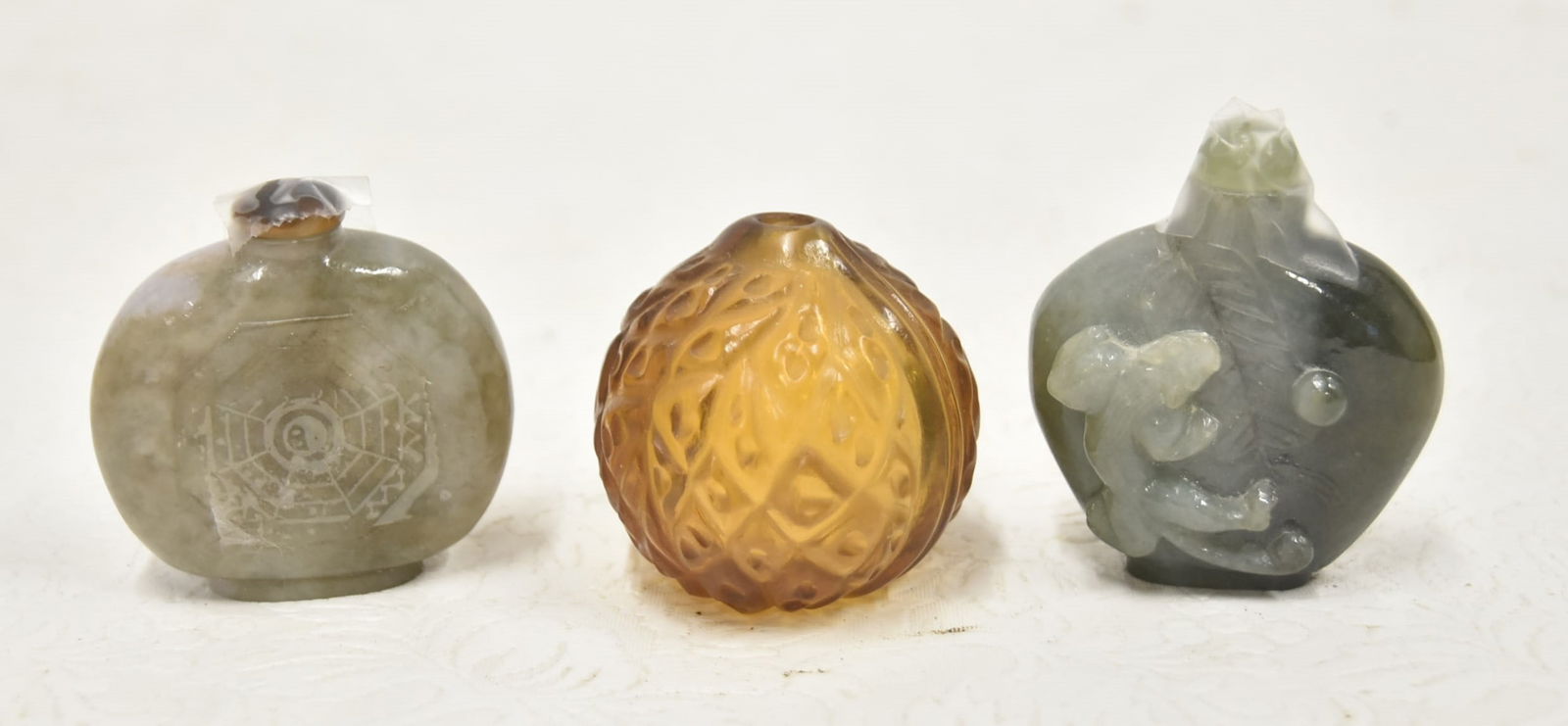 (3) CHINESE HARDSTONE & GLASS SNUFF BOTTLES (1 of 9)