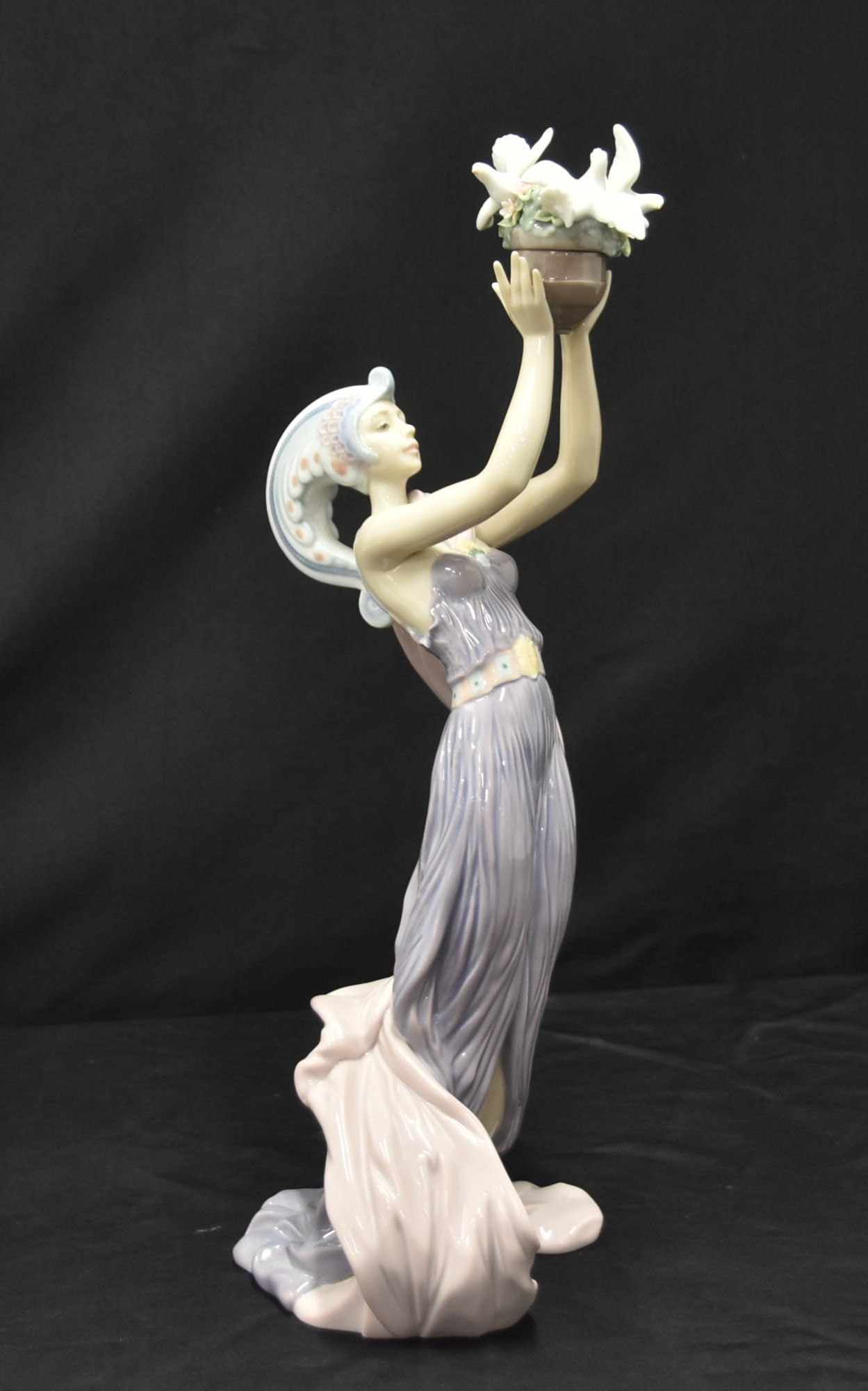 LLADRO PRINCESS OF PEACE FIGURINE , 6324 (1 of 11)