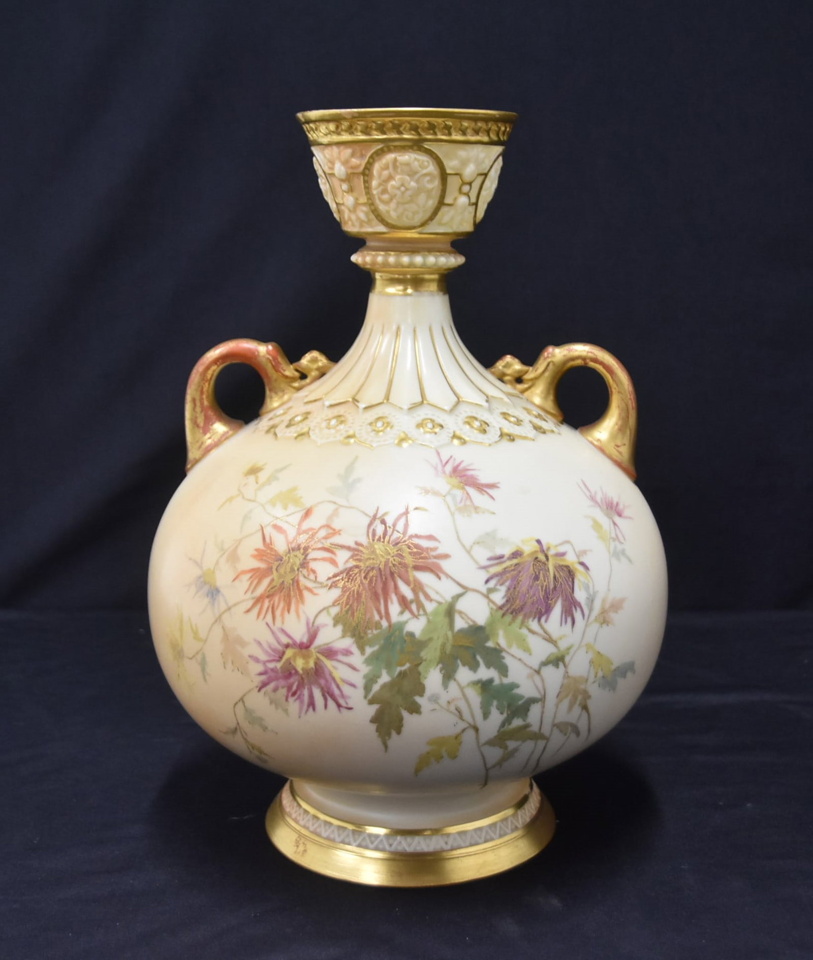 19thc LARGE ROYAL WORCESTER BULBOUS VASE (1 of 10)