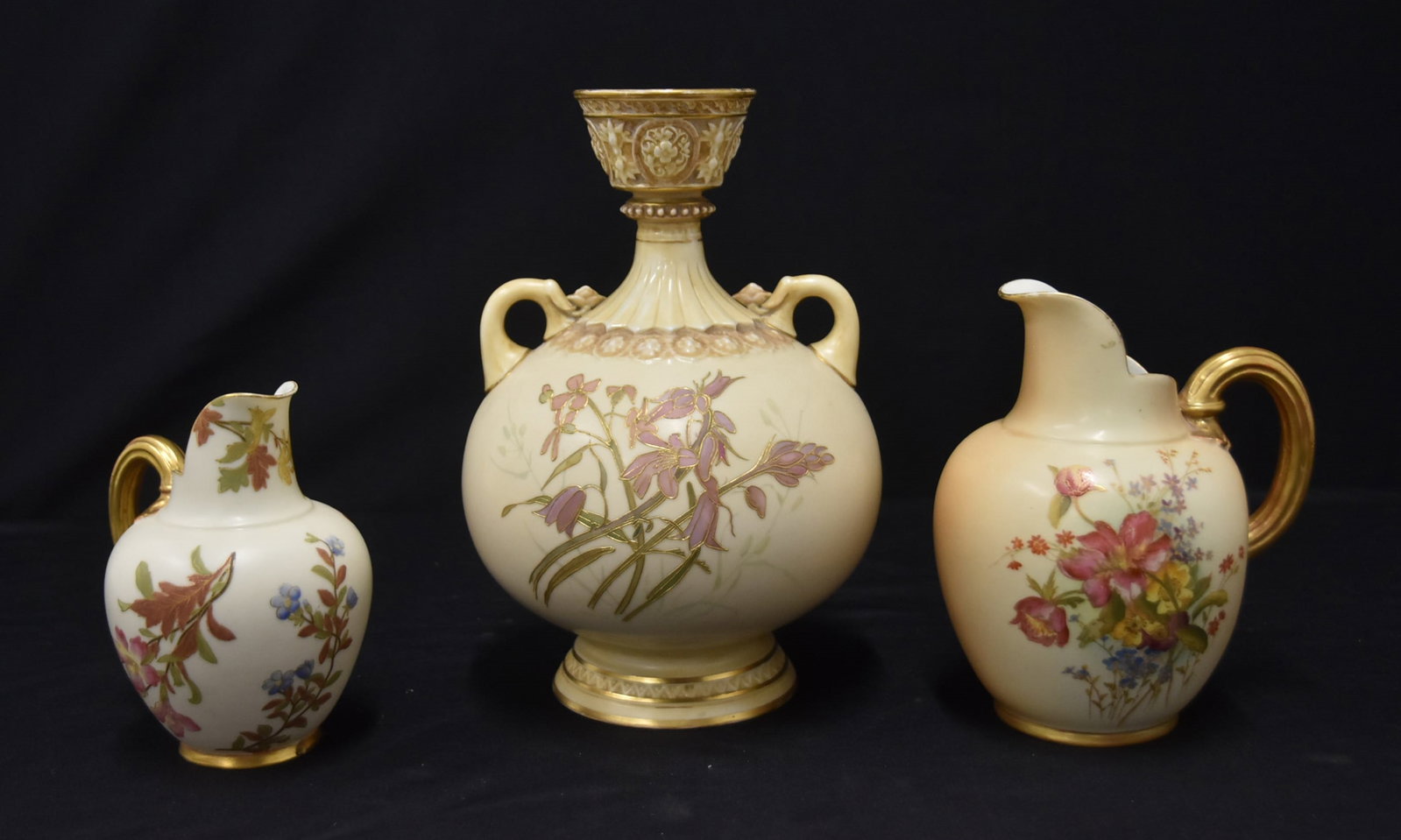 ROYAL WORCESTER VASE / (2) ROYAL WORCESTER PITCHER: LARGE 19th CENTURY ROYAL WORCESTER TWIN HANDLE VASE - 6" x 9 1/4" / (2) ROYAL WORCESTER PITCHERS