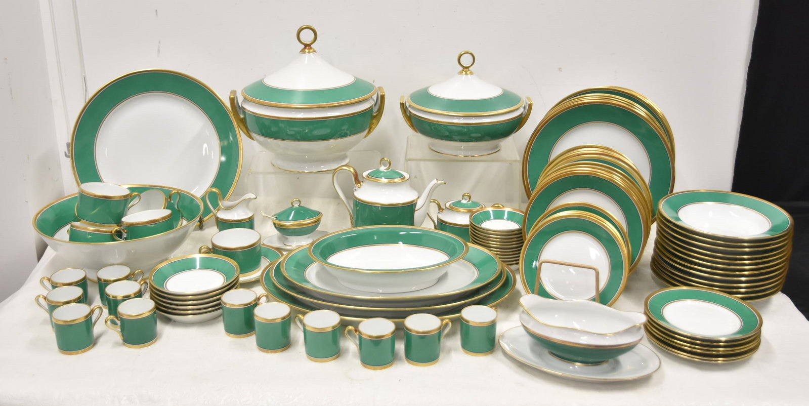 RICHARD GINORI PALERMO GREEN CHINA DINNER SET (1 of 16)
