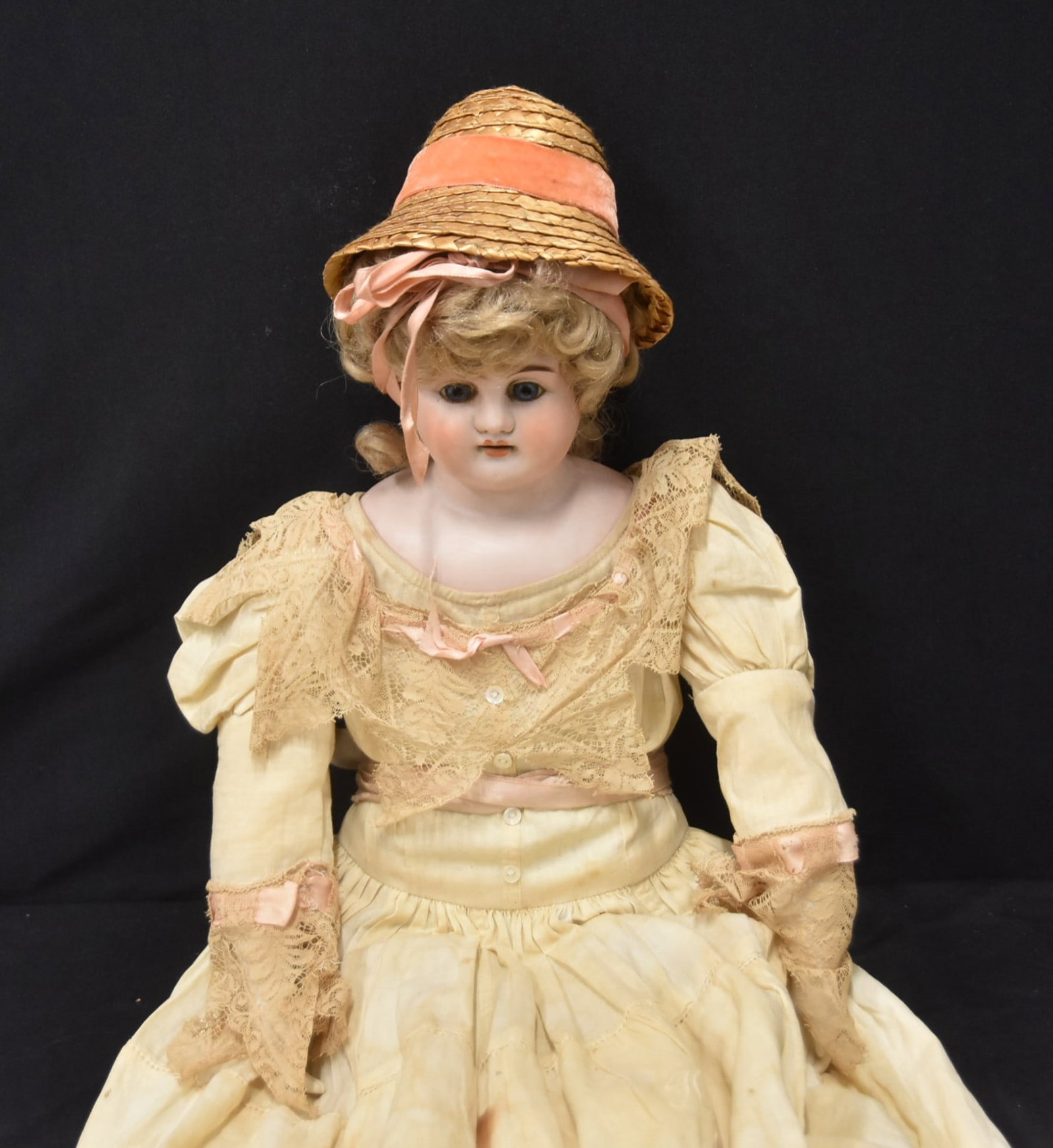WIEFEL & Co GERMAN BISQUE SHOULDER HEAD DOLL (1 of 18)
