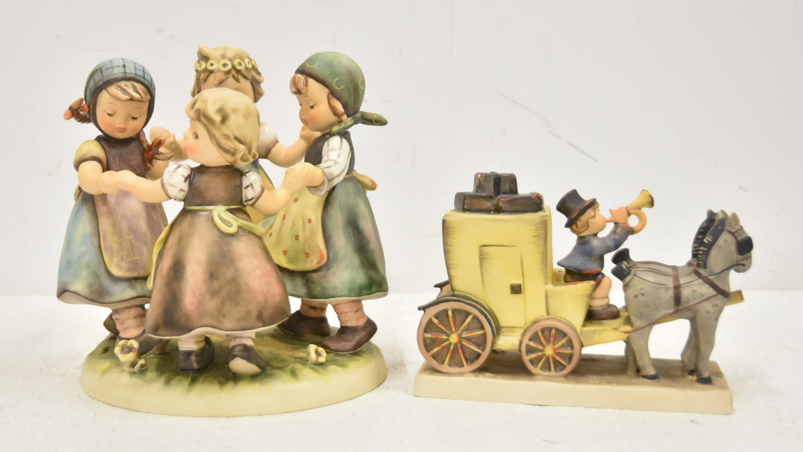 LARGE HUMMEL RING AROUND THE ROSIE / MAIL IS HERE (1 of 17)