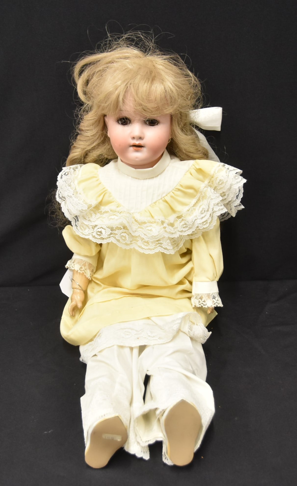 H & KOPPELSDORF GERMAN SOCKET HEAD DOLL (1 of 20)