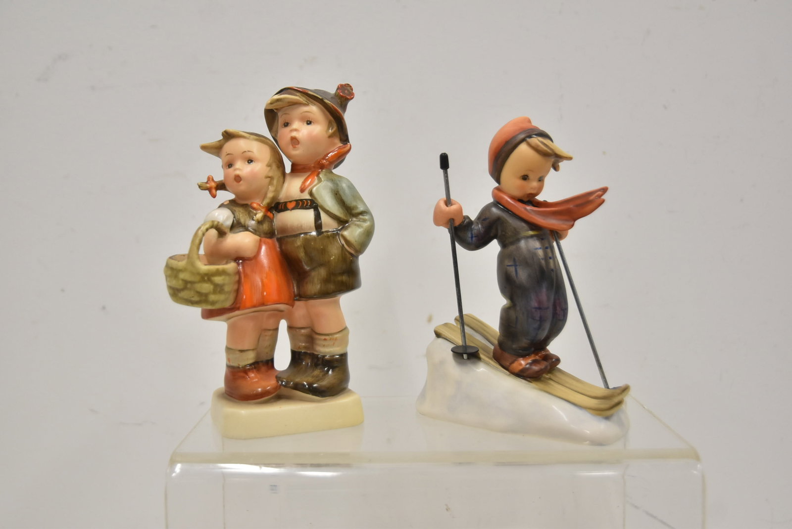 (10) HUMMEL GOEBEL FIGURNES - 15