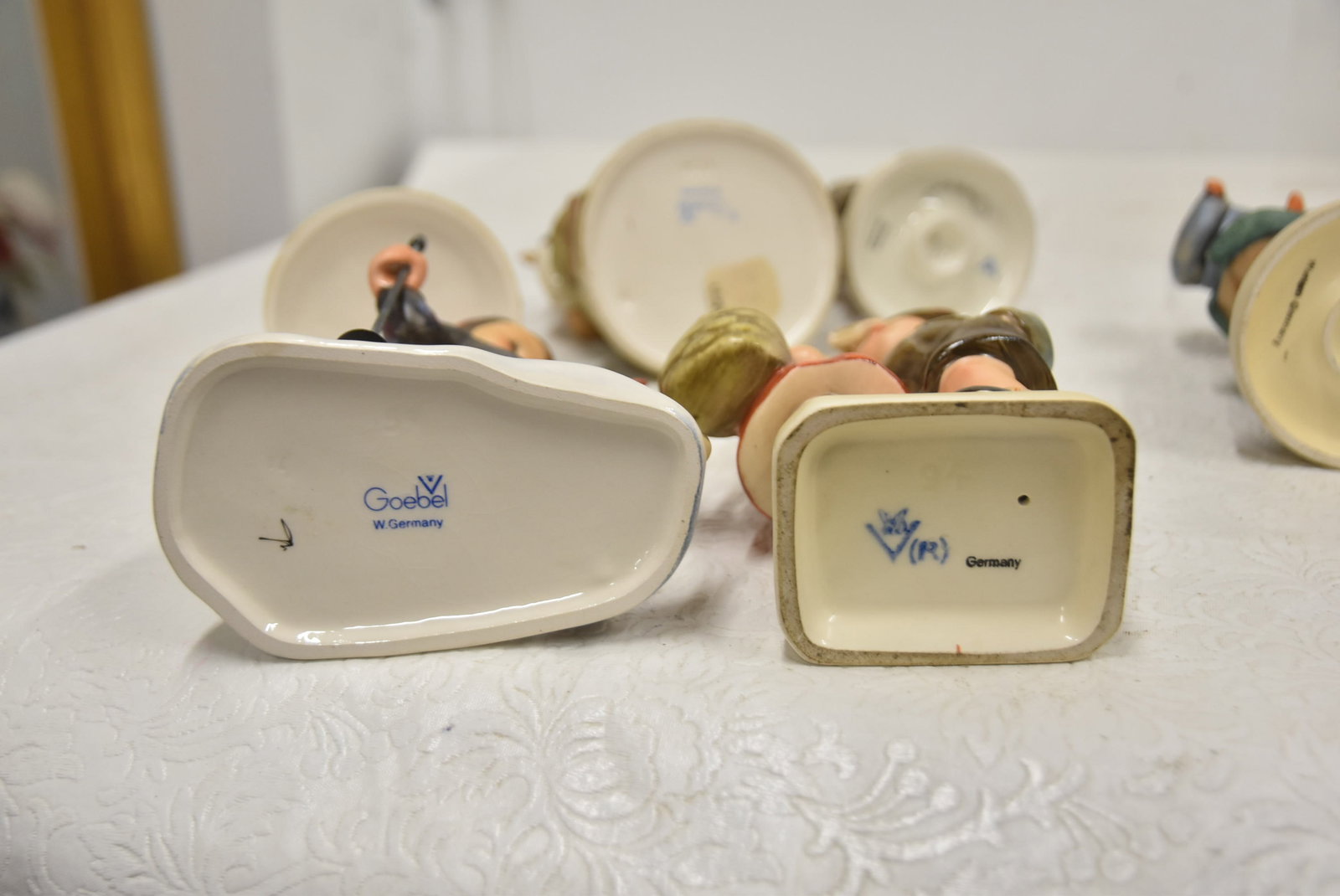 (10) HUMMEL GOEBEL FIGURNES - 16