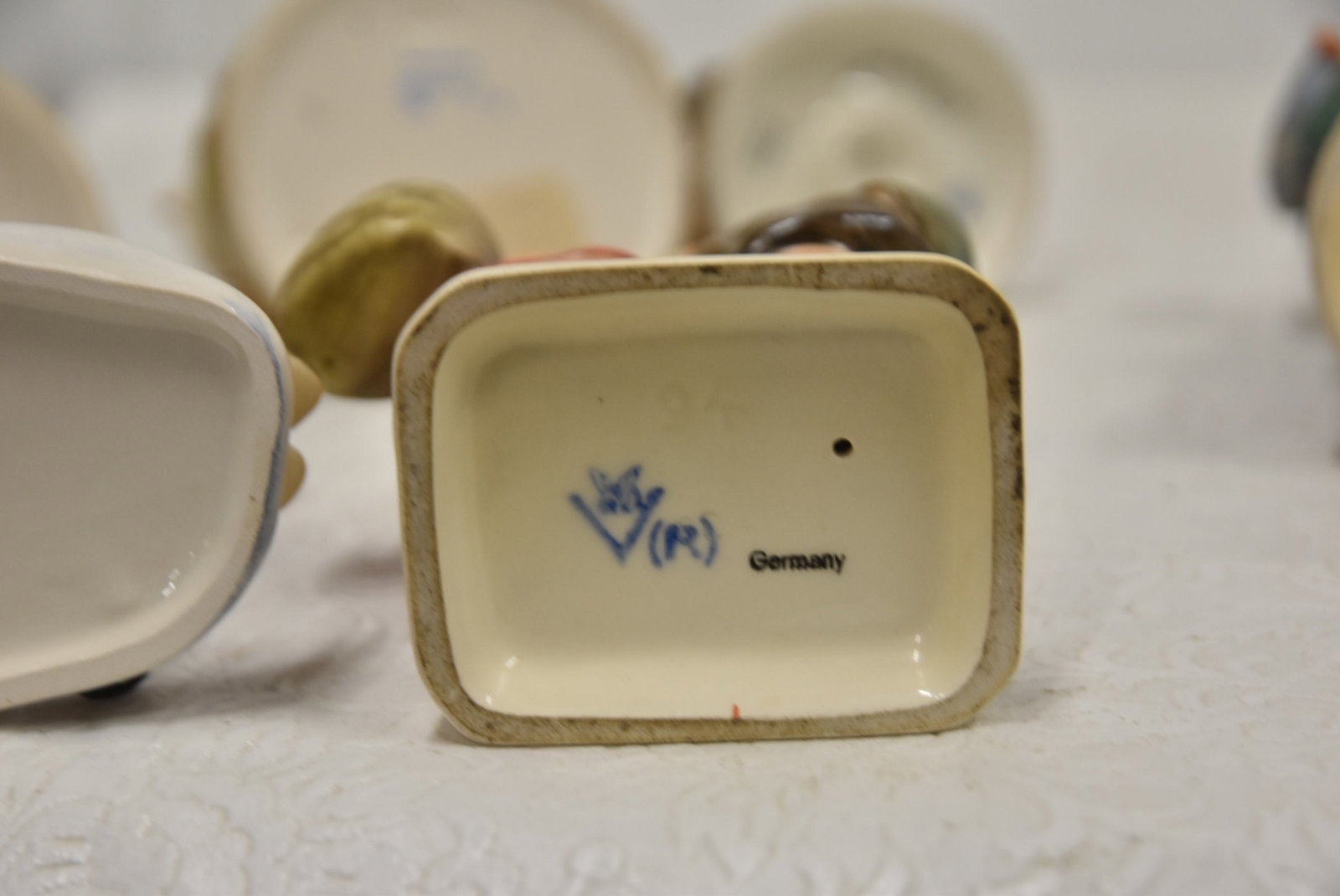 (10) HUMMEL GOEBEL FIGURNES - 18