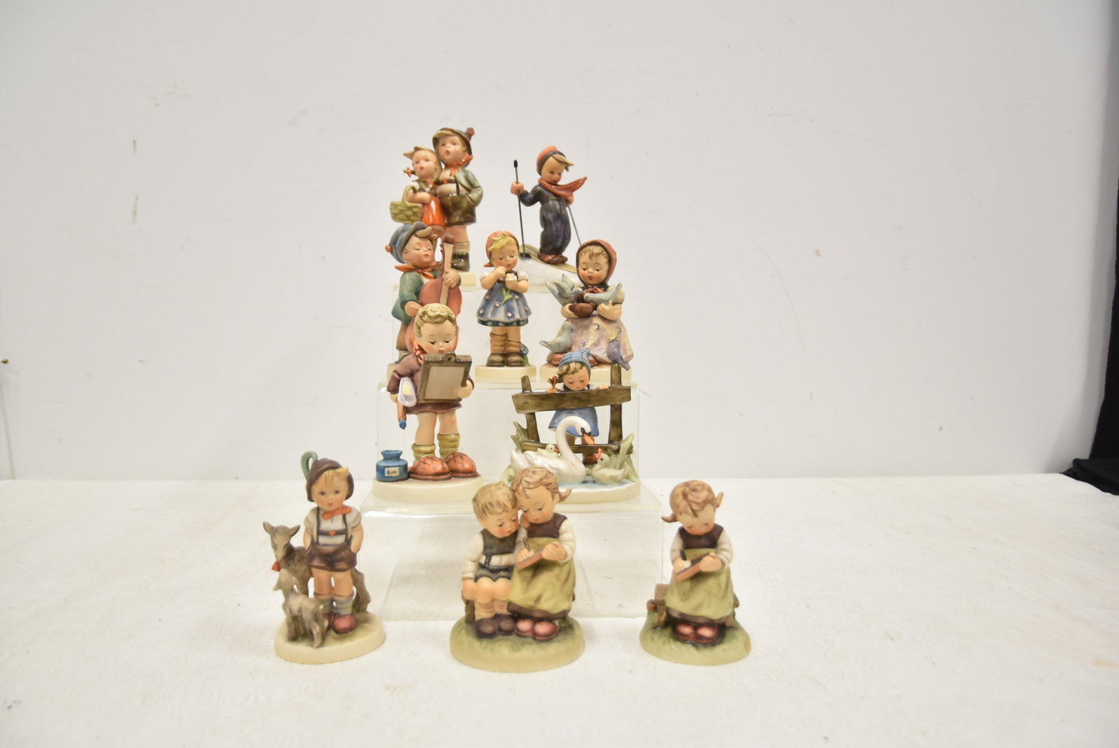(10) HUMMEL GOEBEL FIGURNES - 2