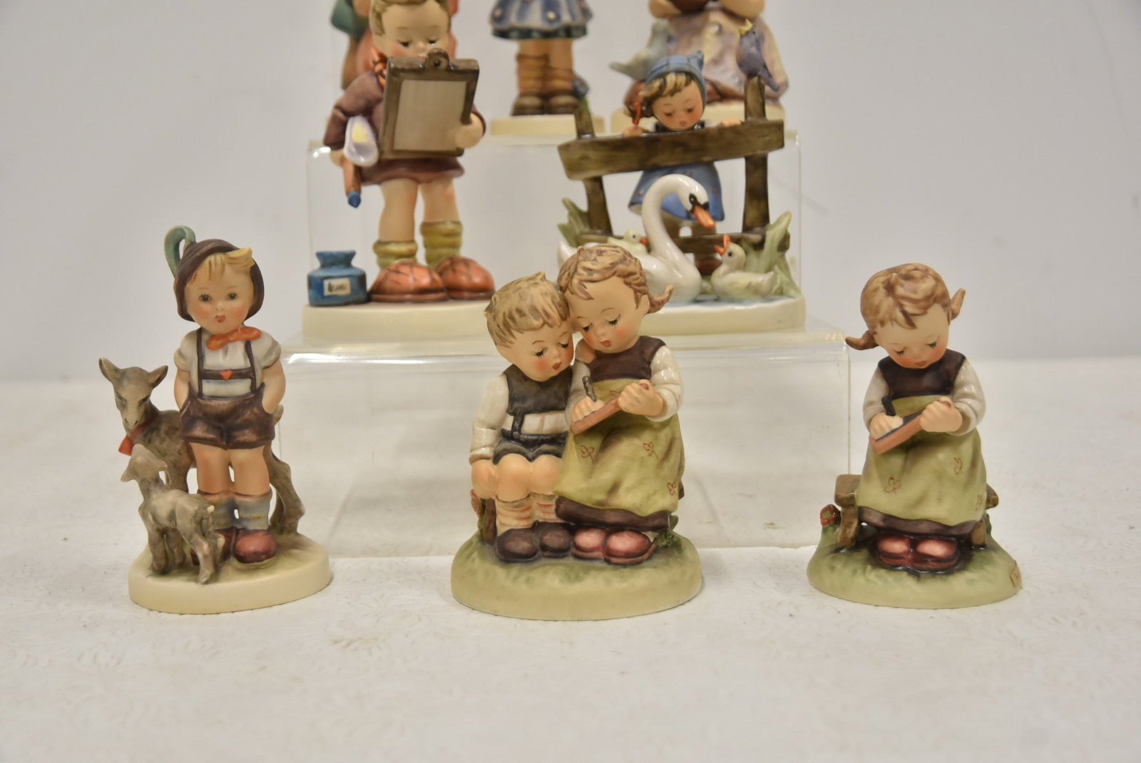 (10) HUMMEL GOEBEL FIGURNES - 3