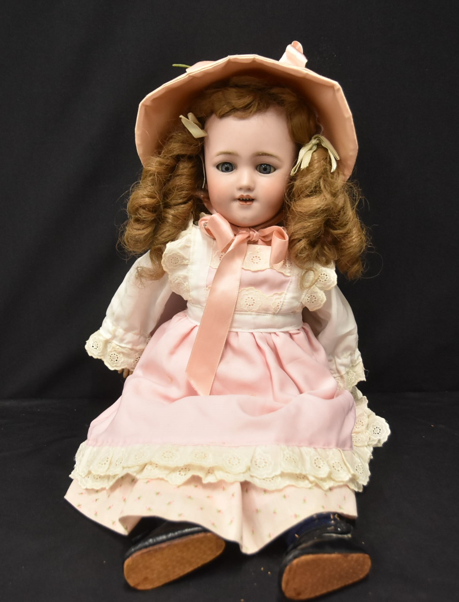 SIMON & HALBIG 1248 GERMAN BISQUE DOLL: SIMON & HALBIG 1248 / 9 GERMAN BISQUE HEAD DOLL WITH SLEEP EYES & PIERCED EARS - 19" TALL