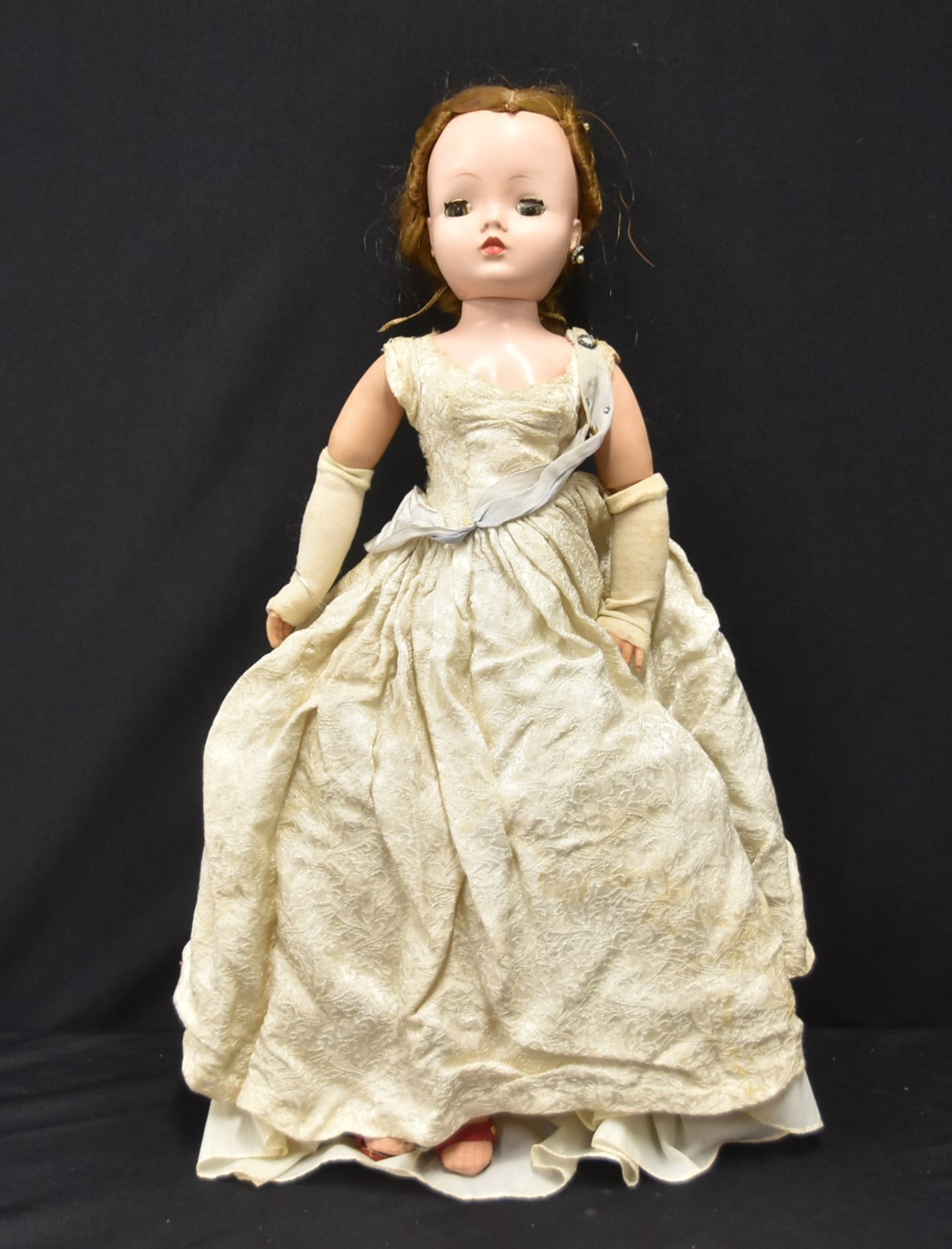 MADAME ALEXANDER QUEEN ELIZABETH CISSY DOLL (1 of 16)