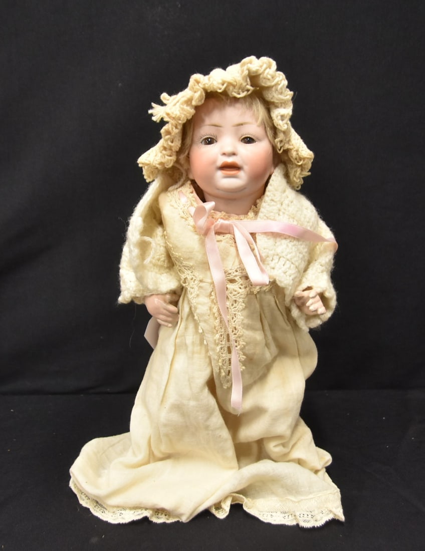 HERTEL SCHWAB GERMAN BISQUE INFANT BABY DOLL: HERTEL SCHWAB GERMAN BISQUE HEAD INFANT BABY DOLL WITH SLEEP EYES & BENT LIMBS MARKED 46 - 10" TALL