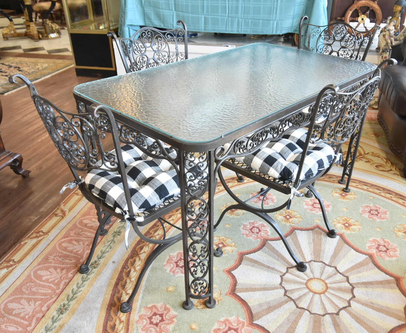 RUSSEL WOODARD (5)pc GARDEN PATIO SET: RUSSEL WOODARD ANDALUSIAN PATTERN GARDEN PATIO DINING TABLE WITH (4) CHAIRS ; HAVING TEXTURED GLASS - TABLE IS 51" x 31" x 29" ; CHAIRS ARE 19" x 22" x 34"