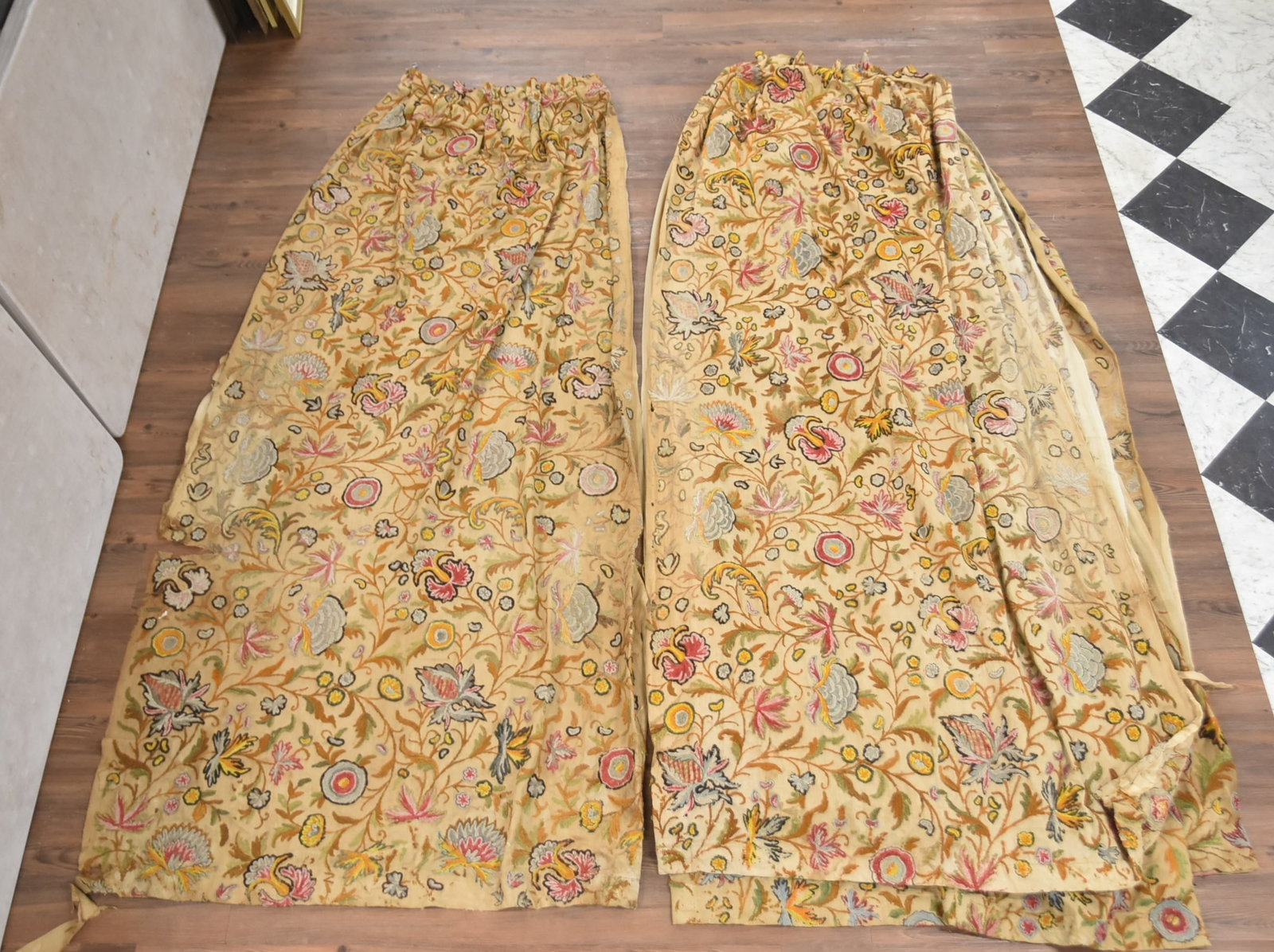 6-PANELS CREWEL NEEDLEWORK CURTAINS: 6-PANELS OF ANTIQUE CREWEL NEEDLEWORK CURTAIN PANELS (SOME LOSS & SUNFADE) APPROX 40" x 96"