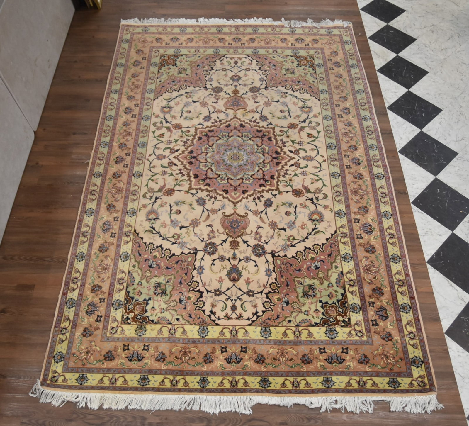 HAND MADE PERSIAN SILK HIGHLIGHT RUG: HAND MADE PERSIAN SILK HIGHLIGHT CARPET - 6' 7" x 10 '2"