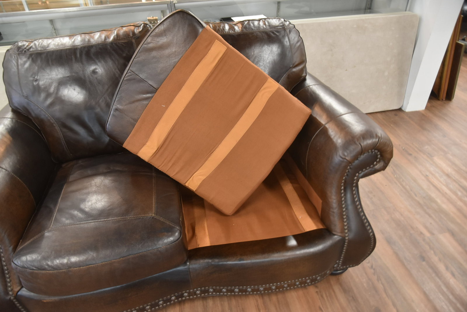 US PREMIUM LEATHER SOFA - 8