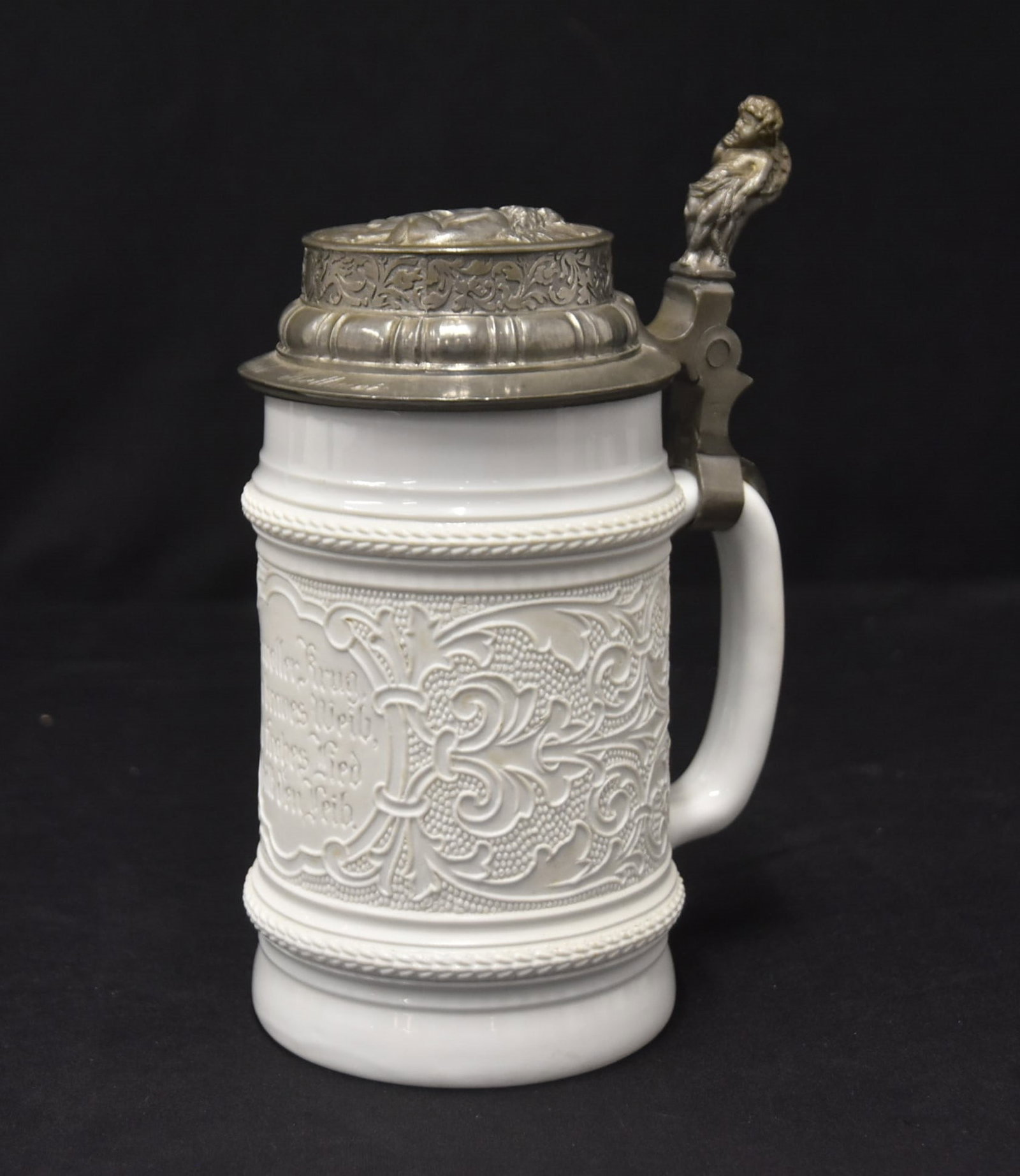 HR 147 WHITE PORCELAIN STEIN: HAUBER & REUTHER No. 147 ALL WHITE 1/2 LITER PORCELAIN STEIN WITH INSCRIPTION "A FULL STEIN , A GOOD WIFE & MERRY SONG SUSTAINS THE BODY ; WITH JOSEPH ROTTMAN NAME ON LID ; HAVING CHERUBS ON POTTERY L