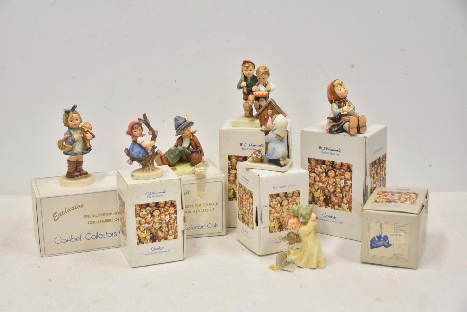 (6) HUMMEL FIGURINES WITH ORIGINAL BOXES (1 of 20)