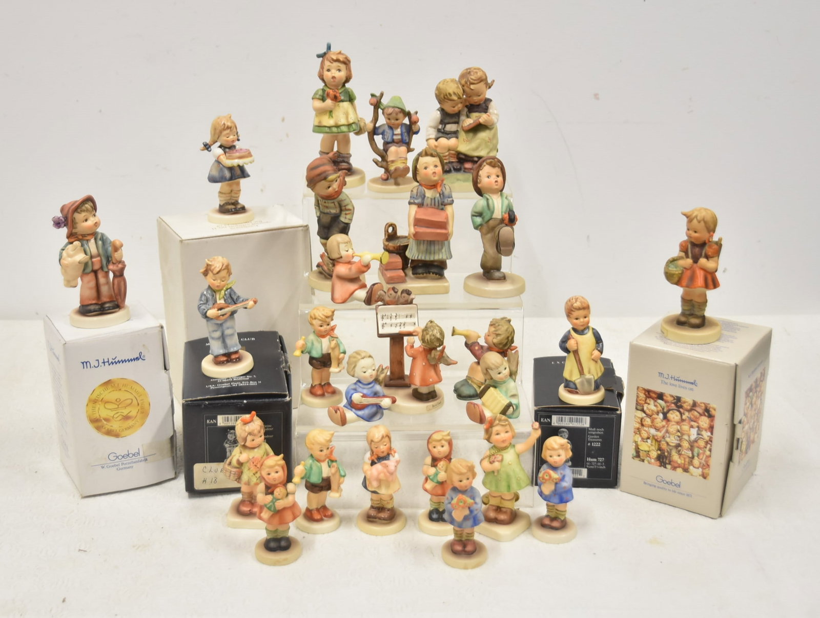 SELECTION OF HUMMEL FIGURINES (1 of 14)