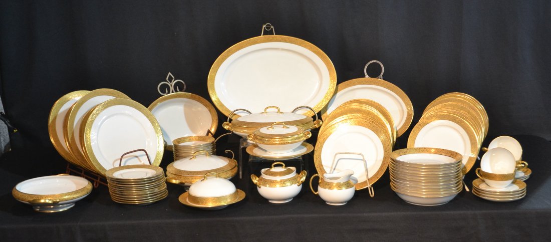 HEAVY GOLD TRIM HUTSCHENREUTHER DINNER SERVICE: CONSISTING OF (10) DINNER PLATES , (12) LUNCHEON , (11) SMALL LUNCHEON , (12) CAKE PLATES , (11) BERRY BOWLS , (4) CUPS & (7) SAUCERS, (7) SERVING PIECES & (2) OVAL PLATTERS - (77)pc's TOTAL