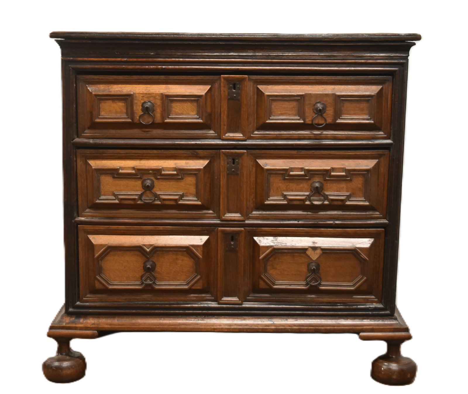 17th / 18th CENTURY MOLDED OAK DRESSERR: 17th - 18th CENTURY ENGLISH MOLDED OAK 3-DRAWER CHEST OF DRAWERS - 40" x 20" x 39" (ONE SMALL PIECE OF MOLDING MISSING)