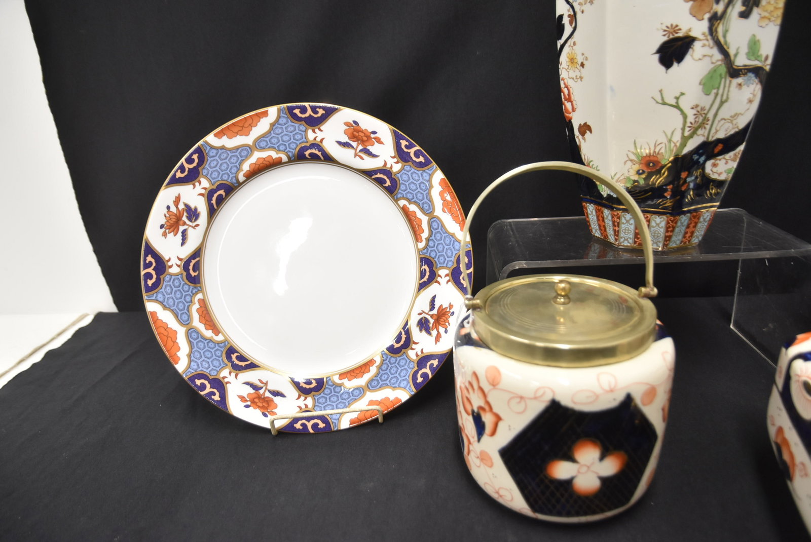 ENGLISH IMARI PATTERN GROUPING - 11