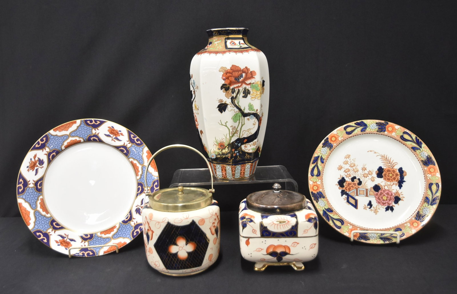 ENGLISH IMARI PATTERN GROUPING (1 of 20)