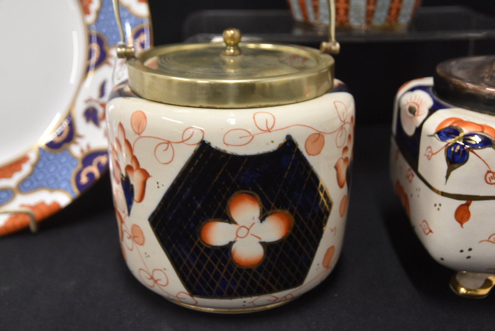ENGLISH IMARI PATTERN GROUPING - 4