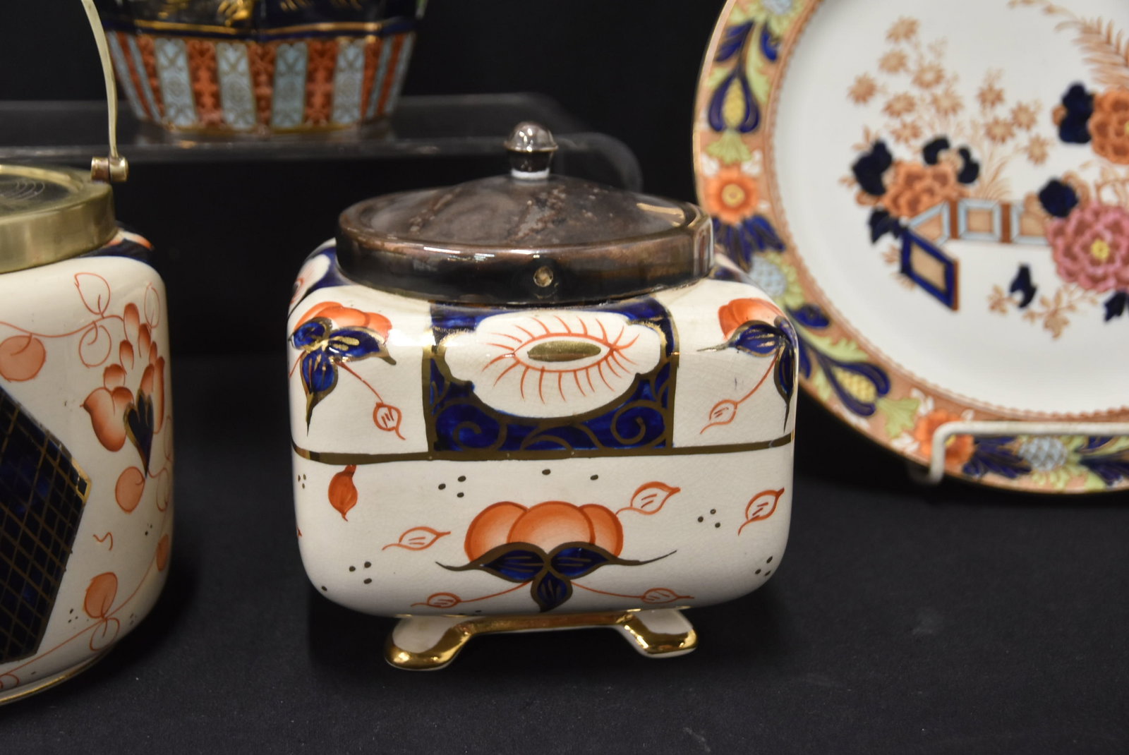ENGLISH IMARI PATTERN GROUPING - 5