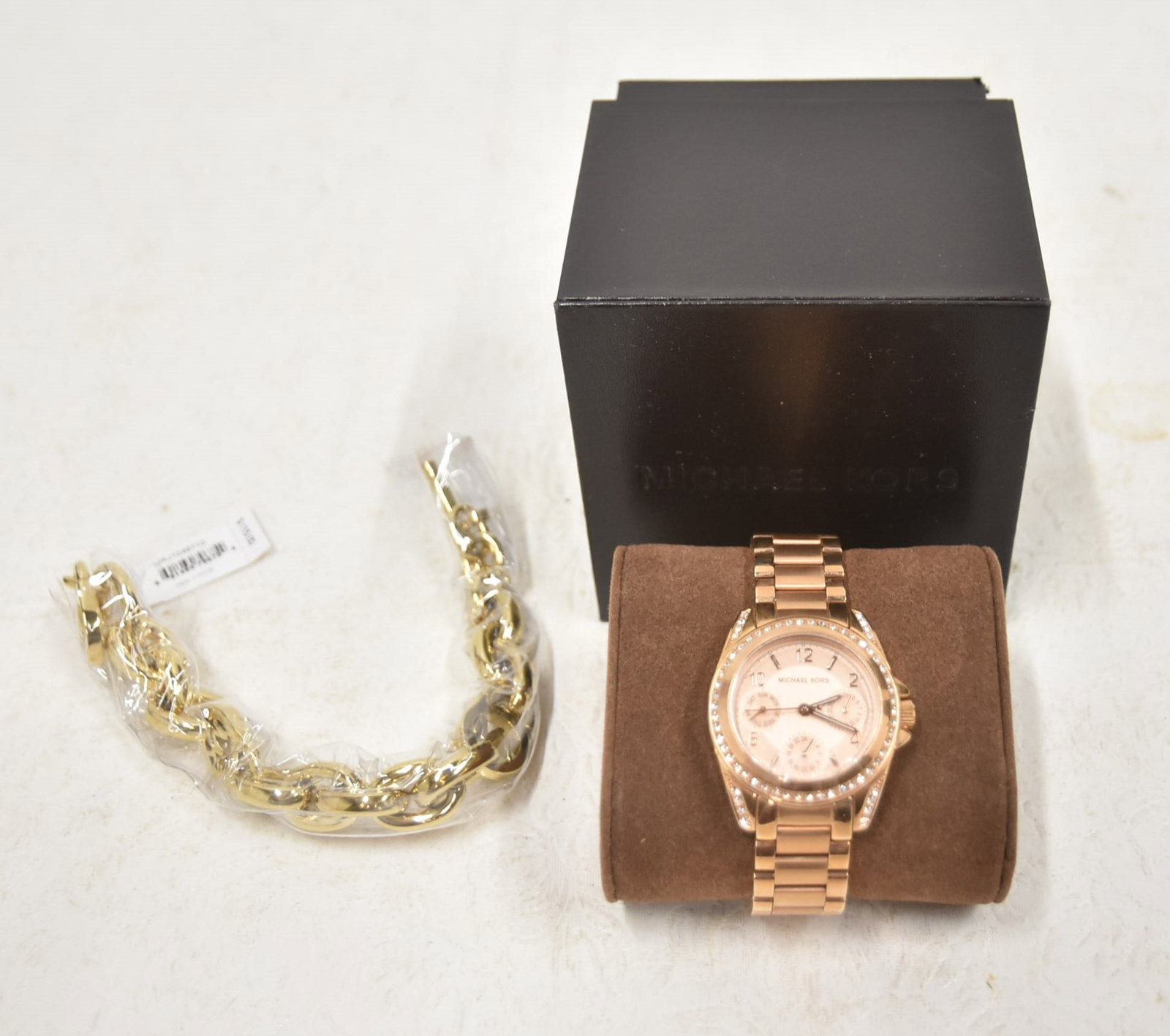 MICHAEL KORS LADIES WATCH & BRACELET (1 of 9)
