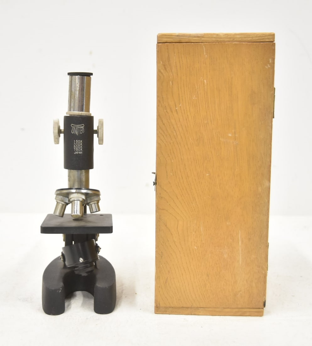 UNITED BEGINNER MICROSCOPE: VINTAGE UNITED BEGINNER MICROSCOPE (LIKE NEW IN BOX) 3" x 4 1/2' x 8"