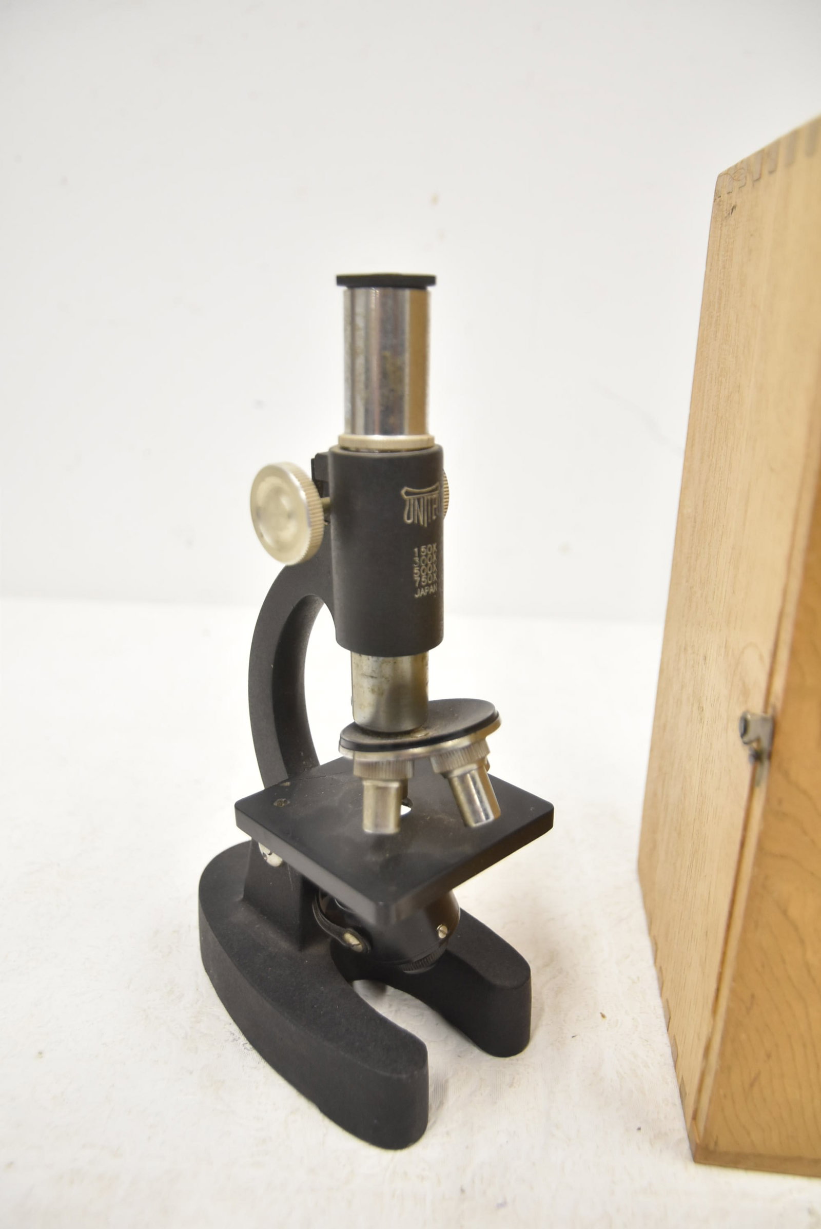 UNITED BEGINNER MICROSCOPE - 4