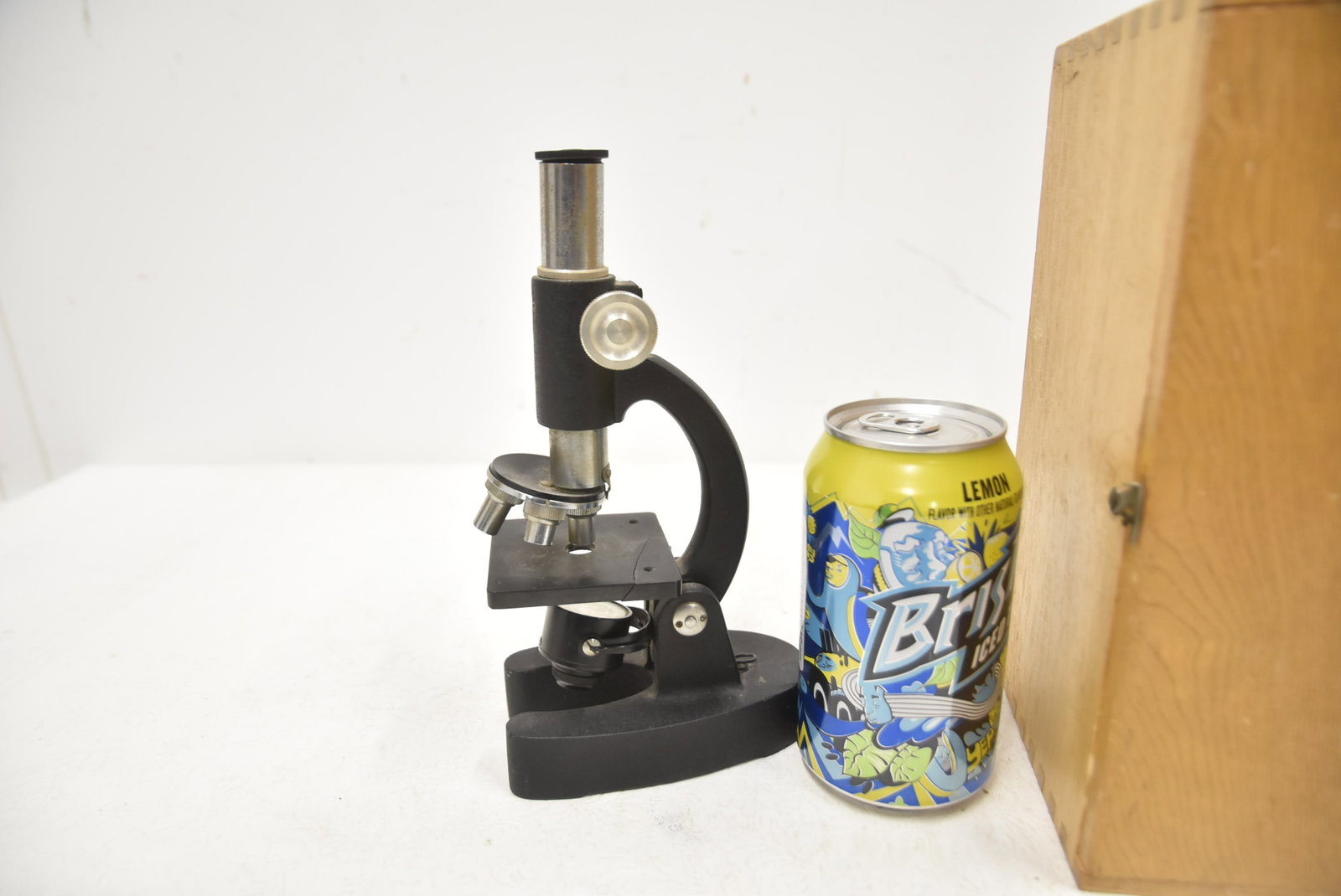 UNITED BEGINNER MICROSCOPE - 8