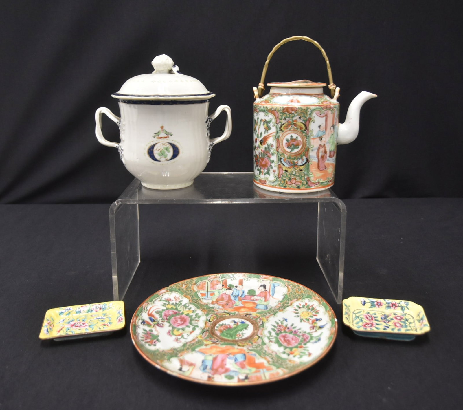 CHINESE TEA POTS, PLATE & ENAMEL SALTS: CHINESE ROSE MEDALLION TEA POT / CHINESE ROSE MEDALLION PLATE - 7 3/4" D (HAS CHIP) / CHINESE EXPORT COVERED SUGAR (HAS CRACK) 5 1/2' x 4 1/2' x 5 1/2' / (2) CHINESE ENAMELED SALT DISHES