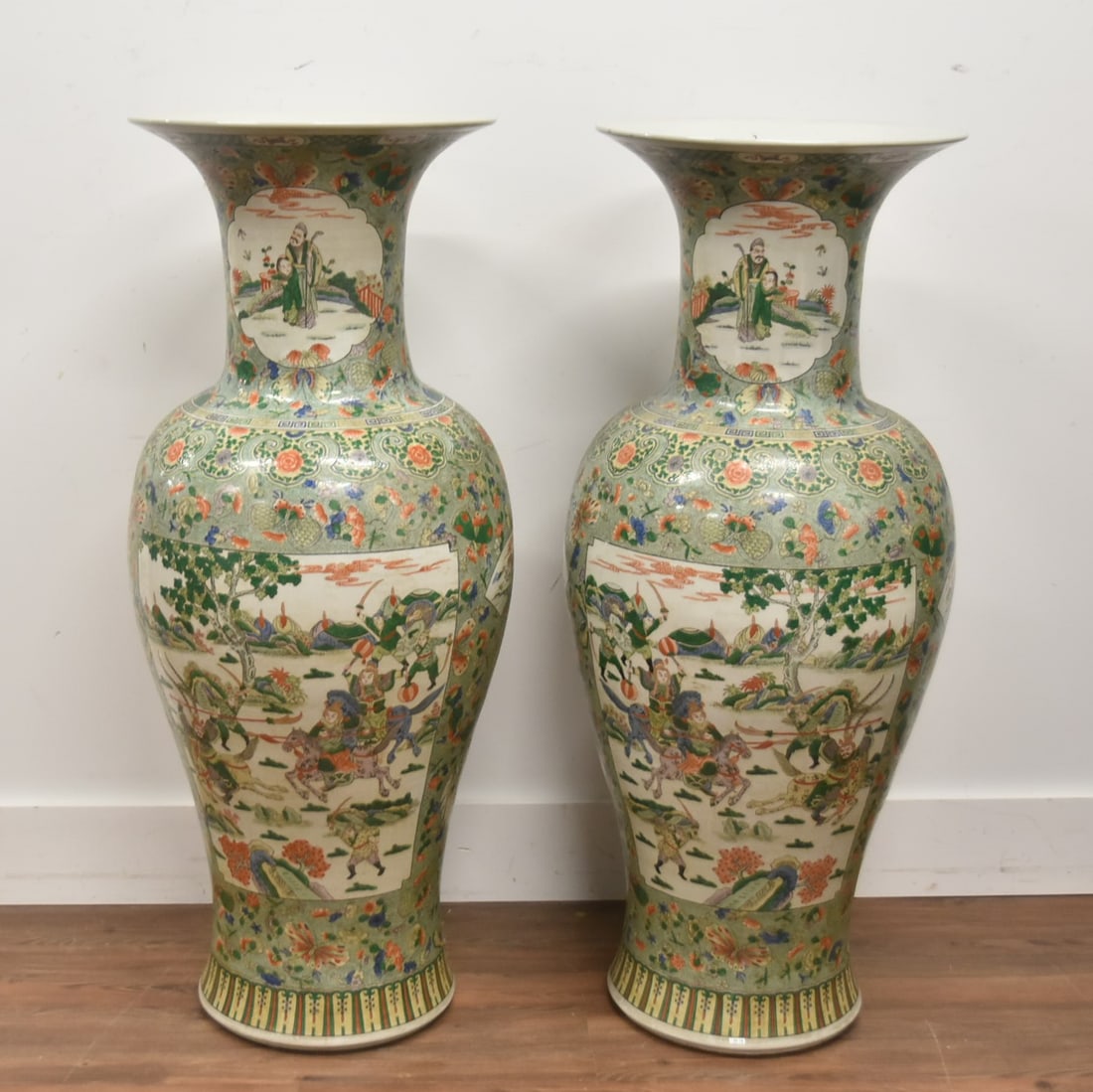 (Pr) PALATIAL FAMILLE VERTE CHINESE TEMPLE VASES (1 of 15)